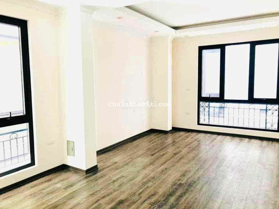 NHÀ CẦU GIẤY, 40m2 MỚI CỨNG, Ô TÔ ĐỖ CỔNG, 50m Ra Phố, Ngõ Thông 4m