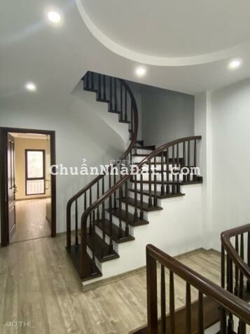 Bán nhà đường Nguyễn Khang, Yên Hòa, Cầu Giấy 42m2 xây 5 tầng mới, cách phố 40m giá 5.6 tỷ