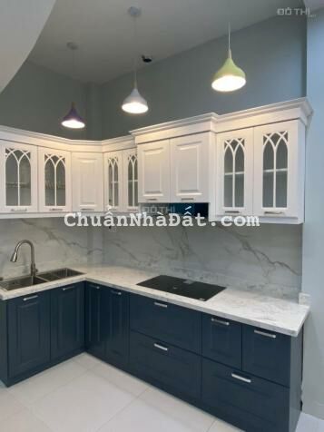 Bán nhà đường Nguyễn Khang, Yên Hòa, Cầu Giấy 42m2 xây 5 tầng mới, cách phố 40m giá 5.6 tỷ