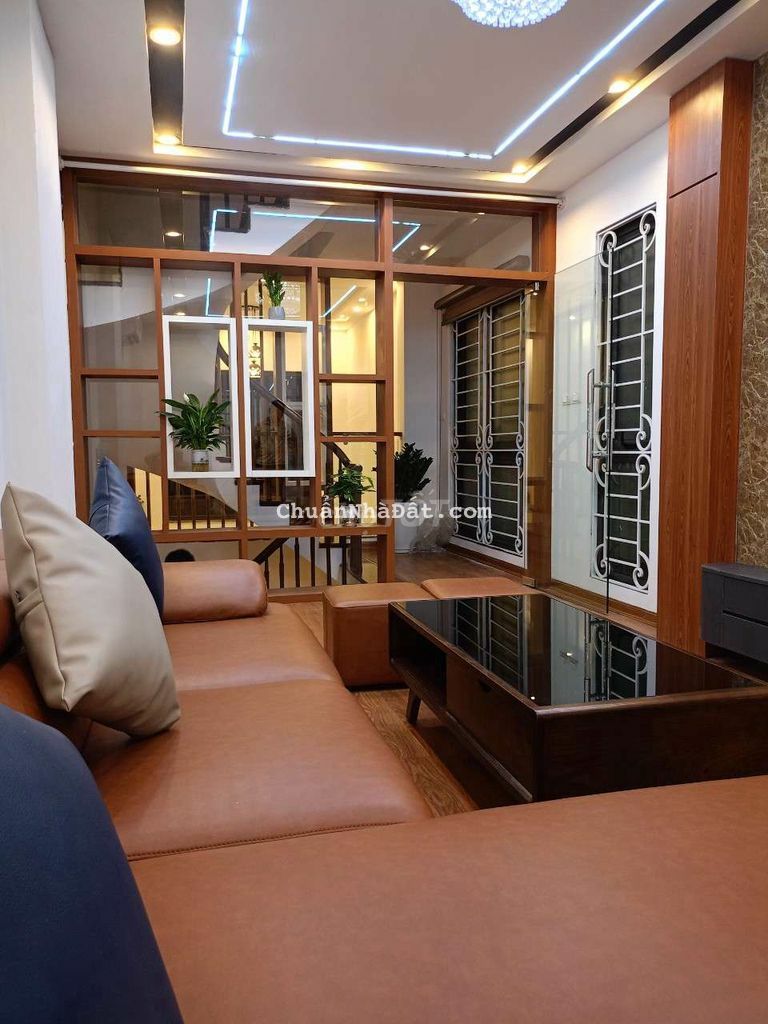 42M2 X 5 TẦNG LÔ GÓC CẦU GIẤY NHÀ DÂN XÂY NHỈNH 6 TỶ.