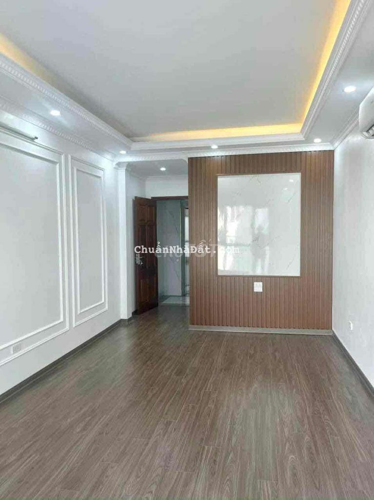 NHÀ NGUYỄN KHANG CẦU GIẤY 42m2, Thang Máy, GARA Ô TÔ 5 chỗ, Ngõ Thông
