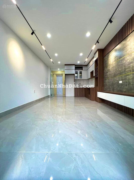 Chính chủ bán nhà Cầu Giấy, 06 tầng có thang máy, lô góc - giá chỉ 6,9 tỷ