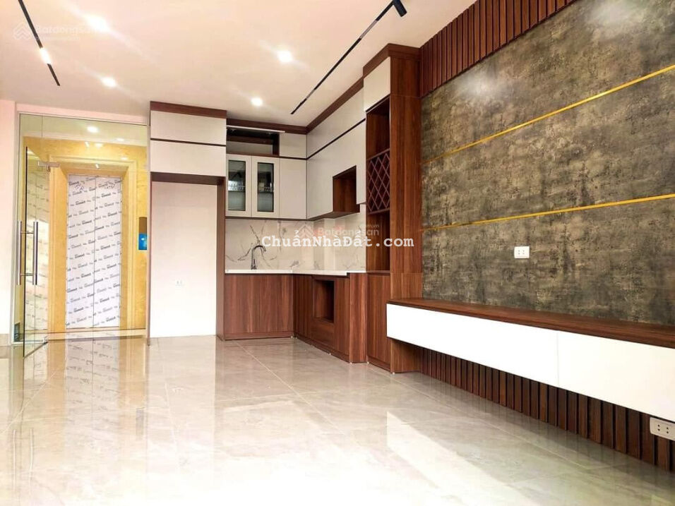 Chính chủ bán nhà Cầu Giấy, 06 tầng có thang máy, lô góc - giá chỉ 6,9 tỷ