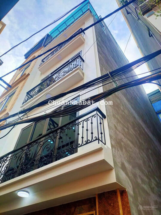 Chính chủ bán nhà Cầu Giấy, 06 tầng có thang máy, lô góc - giá chỉ 6,9 tỷ