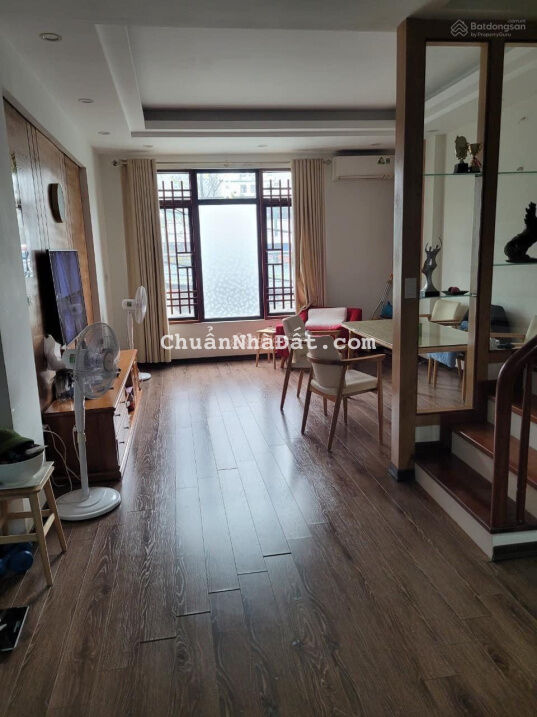 Bán nhà Cầu Giấy, ngõ thoáng ô tô, view sân tennis, 48m2, 6 tầng, mặt tiền 4,2m, giá 8,9 tỷ