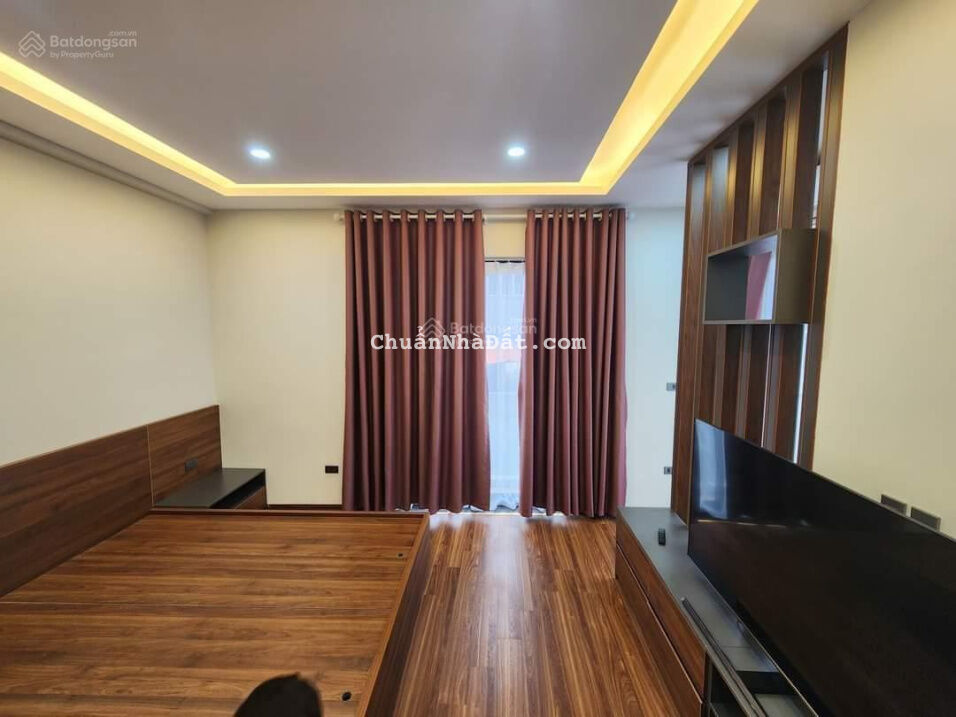 Cần bán gấp nhà riêng chính chủ phố Nguyễn Khánh Toàn DT 50m2 giá 5.8 tỷ miễn trung gian quảng cáo