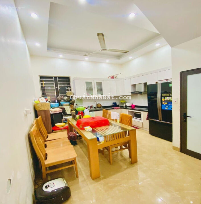 Bán gấp nhà lõi Cầu Giấy - mặt ngõ thông KD Tấp nập - ô tô đỗ cửa - long lanh - 55m, 4t, 11. X Tỷ