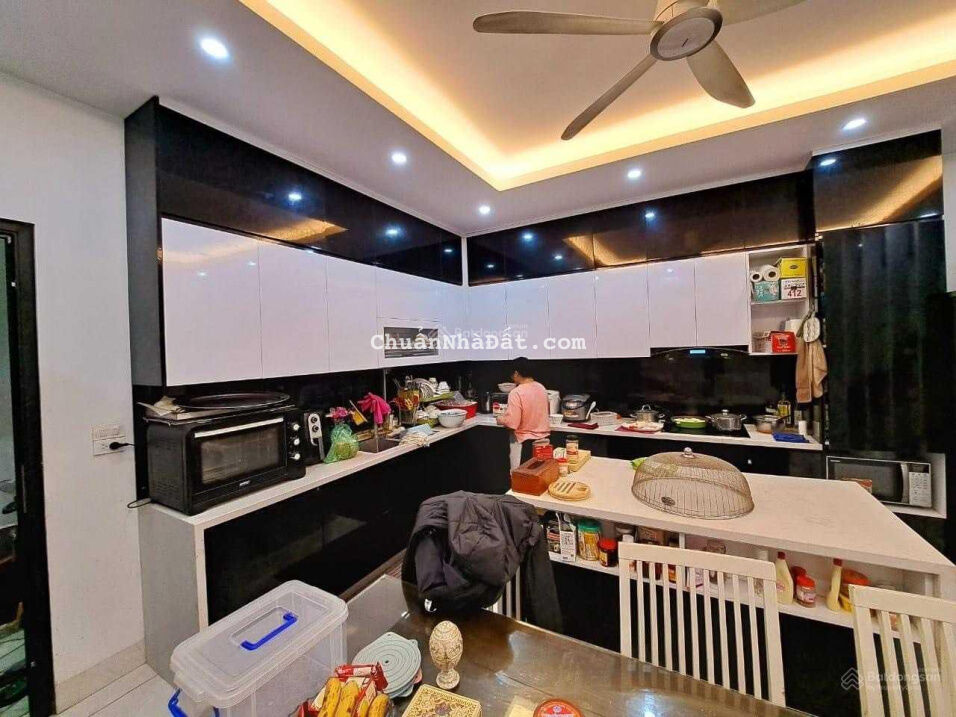 Bán nhà phân lô phố Nguyễn Thị Định 56.2m2*5 tầng. Vỉa hè rộng vị trí kinh doanh, chỉ 12.8 tỷ