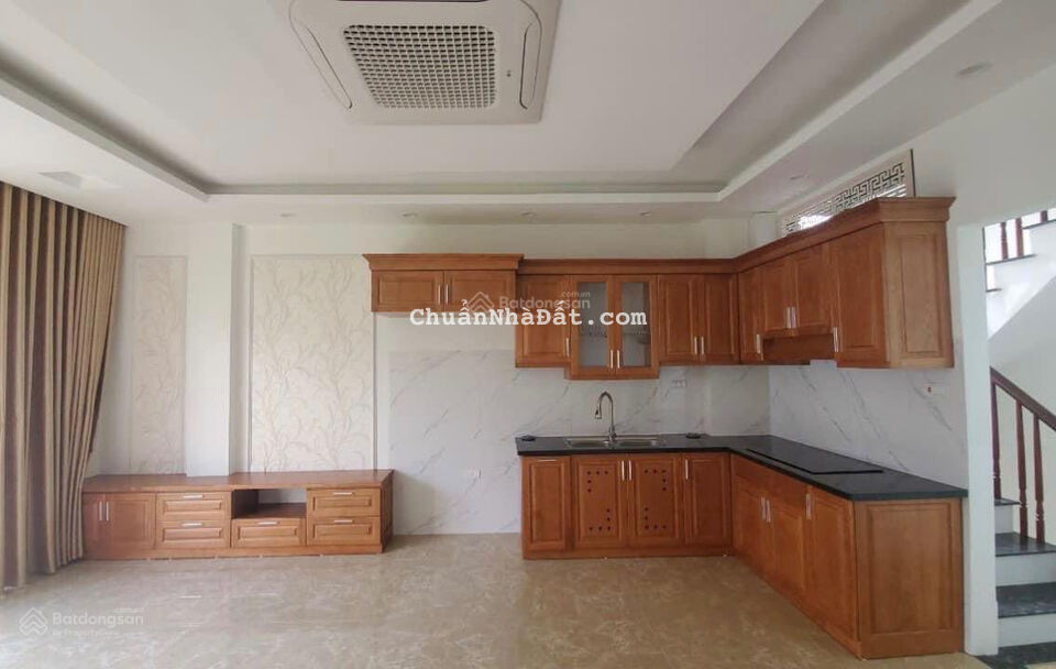 Gấp lắm rồi - 10 tỷ em lô góc - cần tìm chủ nhân mới - kinh doanh - ô tô đỗ cổng