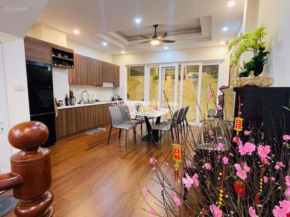 Bán nhà Hoàng Quốc Việt, Cầu Giấy, ô tô tránh, kinh doanh, 60m2, 5T, giá 12.7 tỷ. LH Hải 0966866250