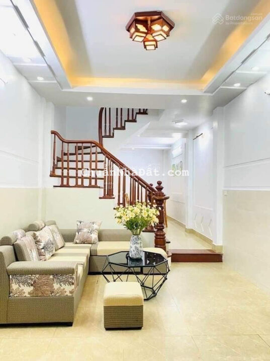 Bán nhà Võ Chí Công - Phân lô - ô tô đỗ cổng 60m2 nhỉnh 8 tỷ