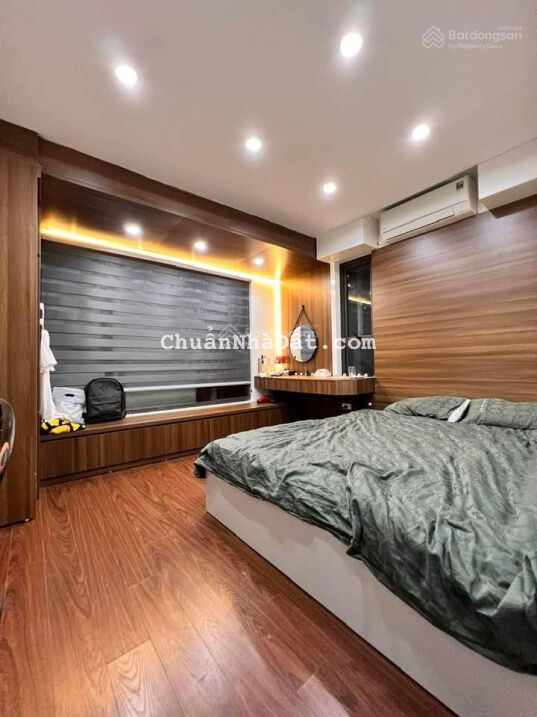 Bán nhà Nguyễn Khánh Toàn Quận Cầu Giấy, sẵn gara, nội thất xịn chỉ nhỉnh 10 tỷ