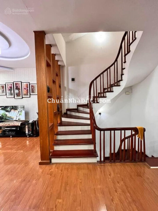 Bán nhà Nguyễn Khánh Toàn Quận Cầu Giấy, sẵn gara, nội thất xịn chỉ nhỉnh 10 tỷ