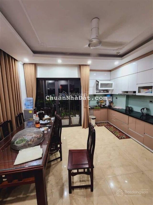 Siêu phẩm 9 tầng thang máy - Cầu Giấy - gà đẻ trứng vàng - kết hợp ở và cho thuê dòng tiền 600