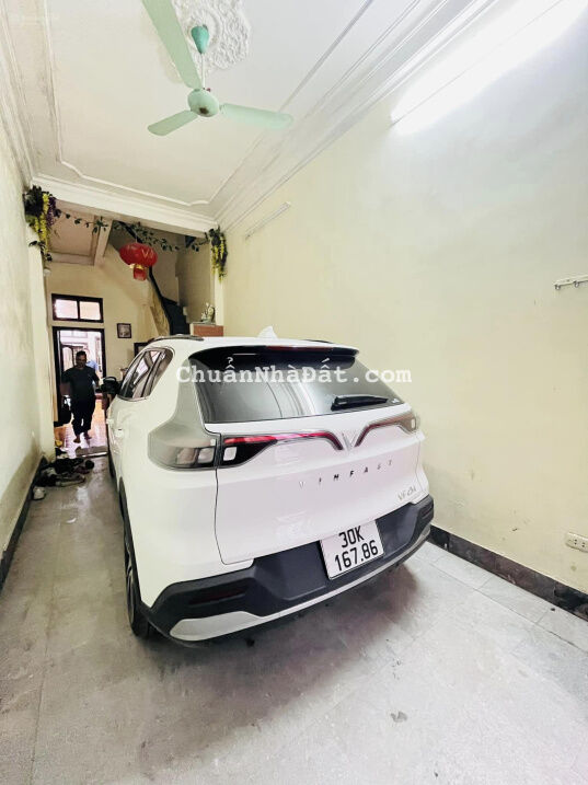 Bán nhà 70m2 phân lô Trần Quốc Hoàn, Quận Cầu Giấy, đường ô tô tránh, sẵn gara chỉ 9,39 tỷ