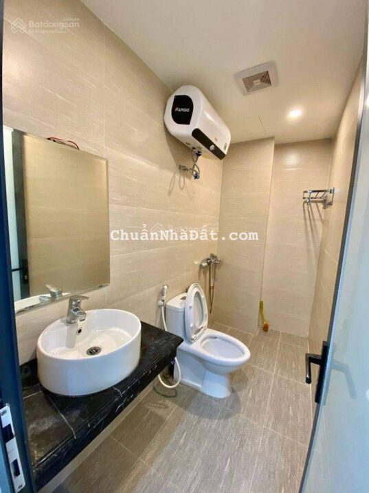 Hoàng Quốc Việt - DT 80m2 - ngõ thông ô tô - 15 phòng cho thuê - phân lô đẹp - giá 9.5 tỷ Hoàng Quốc Việt - DT 80m2 - ngõ thông ô tô - 15 phòng cho thuê - phân lô đẹp - giá 9.5 tỷ