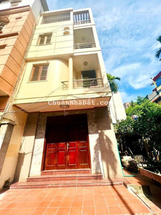 Nhà đẹp Hoa Bằng Cầu Giấy dân xây chắc nịch - ô tô đỗ cửa - ô chờ thang máy 85m2 4T, 10.3 tỷ có lùi