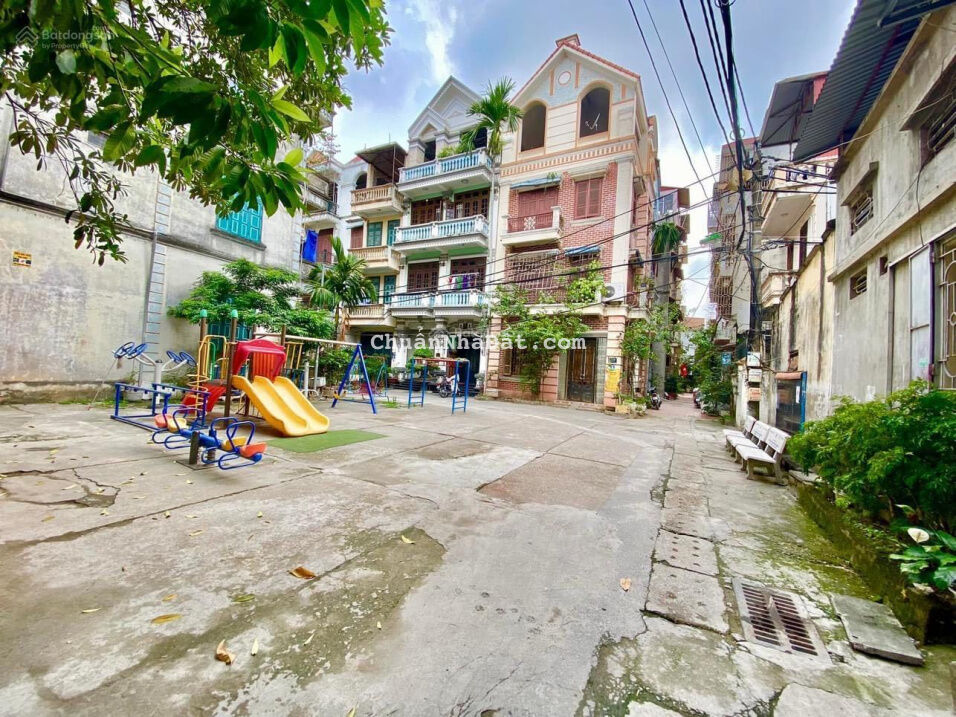 Phân lô cao đẳng du lịch HN - bán đất tặng nhà - tương lai sát mặt phố - ôtô vào nhà 95m, 4T, 9.Xtỷ