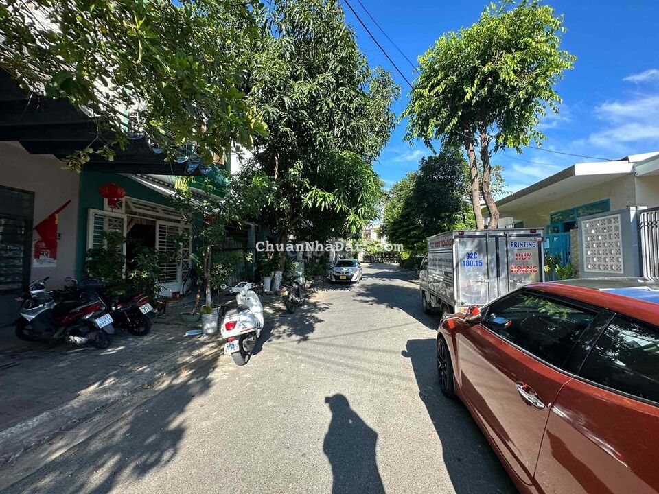 BÁN ĐẤT sẵn nhà cấp 4 mặt tiền BÀU TRÀM. RẺ hơn 500 TRIEU