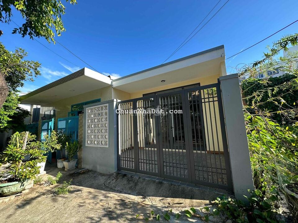 BÁN ĐẤT sẵn nhà cấp 4 mặt tiền BÀU TRÀM. RẺ hơn 500 TRIEU