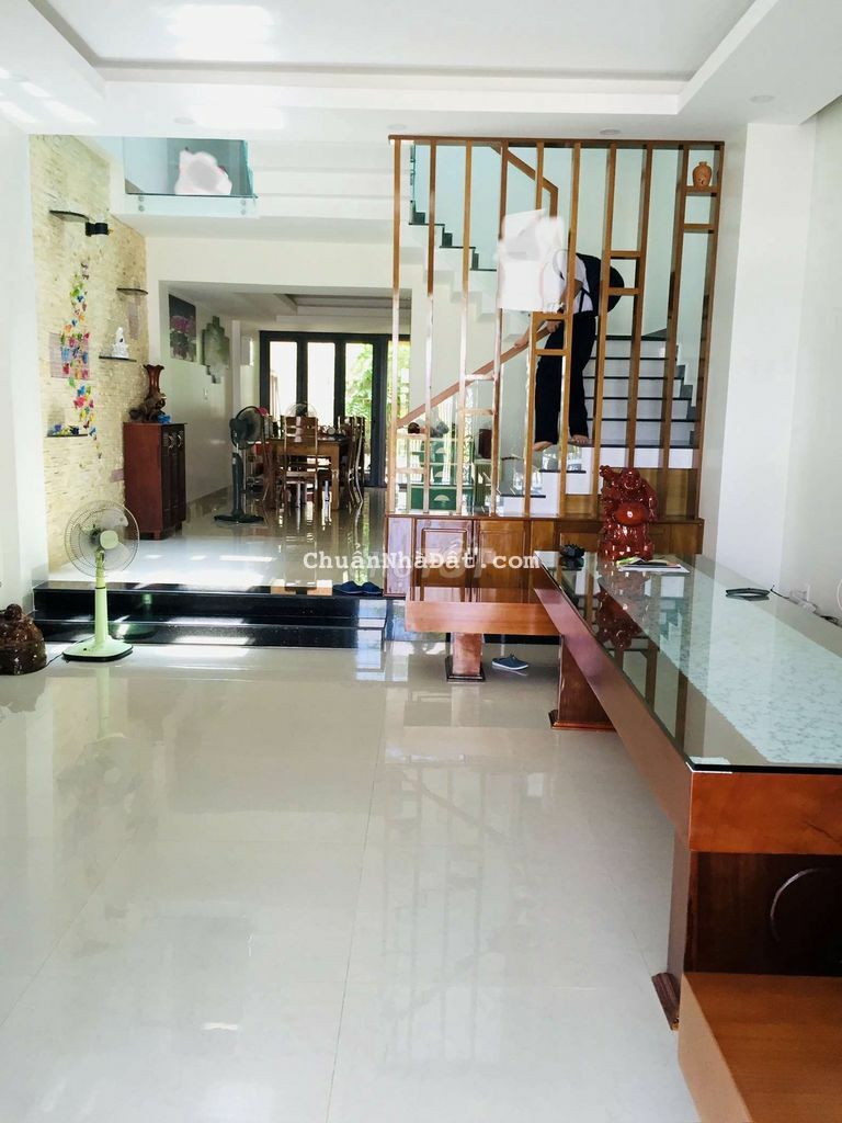 Bán nhà 3 tầng đường Trung Lương 18, Hòa Xuân, gần Euro village 2