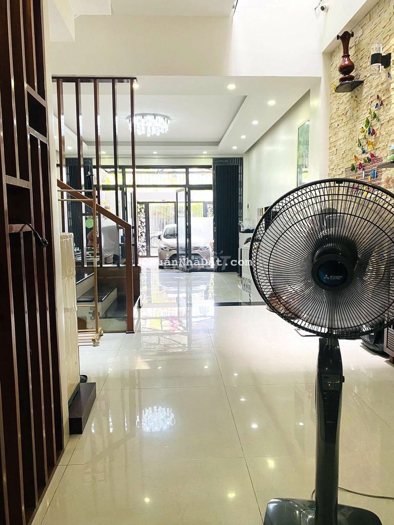 Bán nhà 3 tầng đường Trung Lương 18, Hòa Xuân, gần Euro village 2