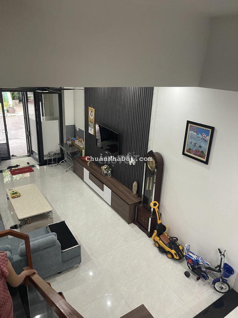 Bán nhà 3 tầng 3 mê ngay đại học ngoại ngữ