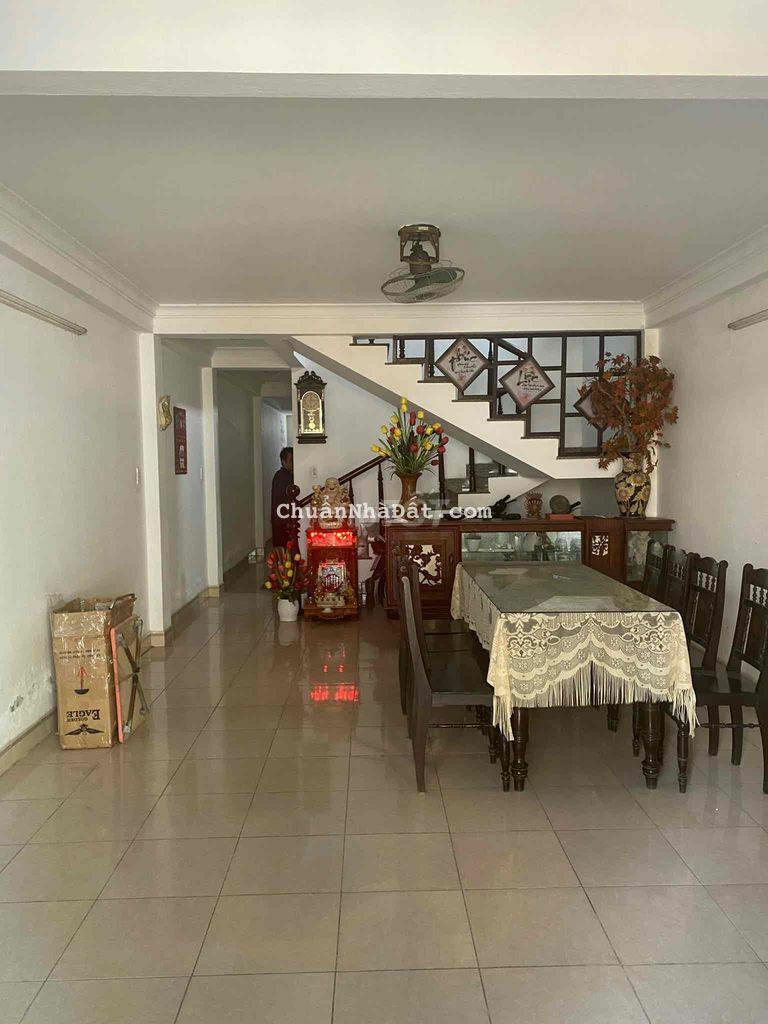 BÁN GẤP NHÀ MT NGUYỄN HÀNG