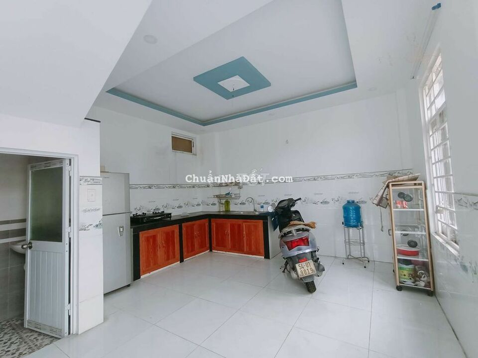 Nhà vi bằng góc 2MT, DT 68m2 ( 4,5m x 15m) - 1 lửng 1 lầu