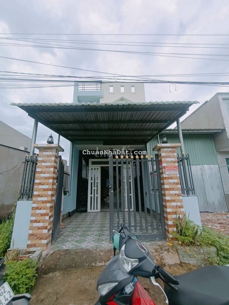 Nhà vi bằng sân đậu xe hơi, DT 60m2 ( 4m x 15m) - 1 lầu