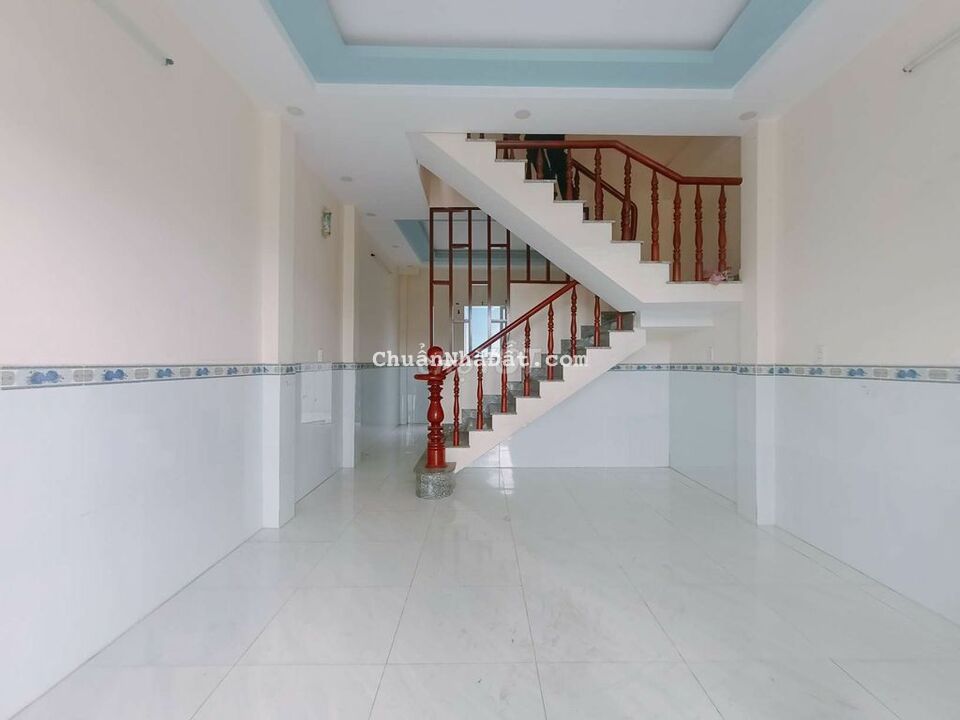 Nhà vi bằng sân đậu xe hơi, DT 60m2 ( 4m x 15m) - 1 lầu