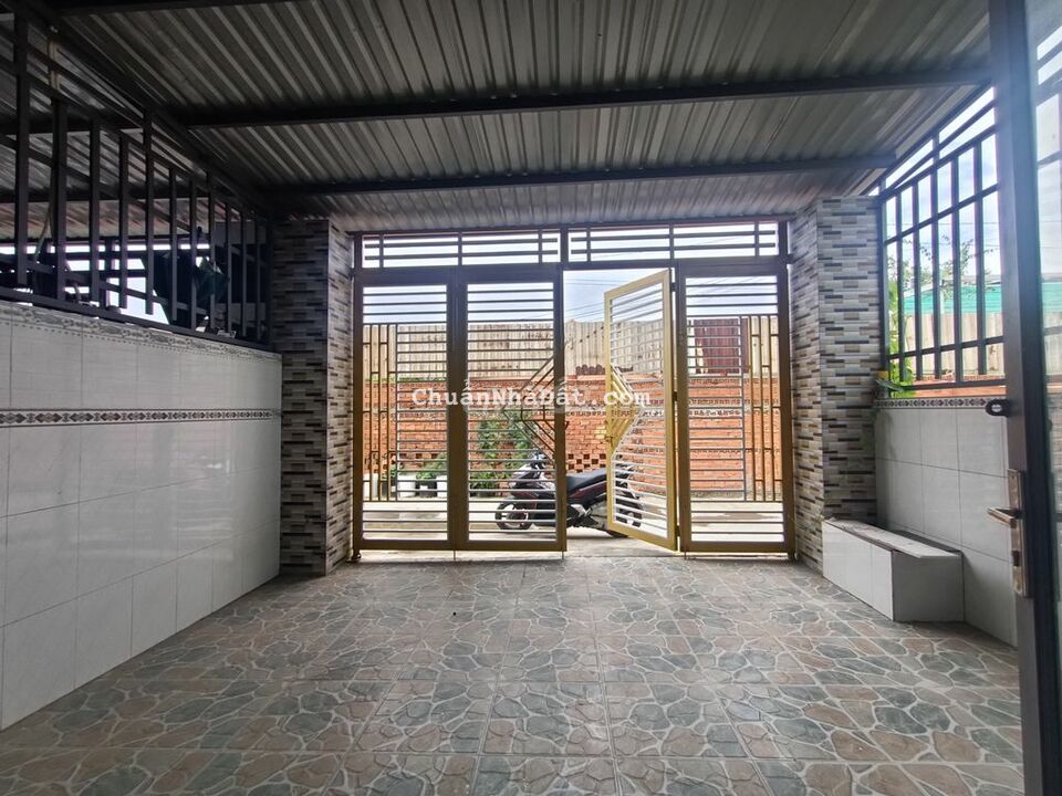 Nhà sổ hồng riêng - Sân xe hơi - 1 sẹc Tỉnh Lộ 9, DT 89m2 (5m x 19m)