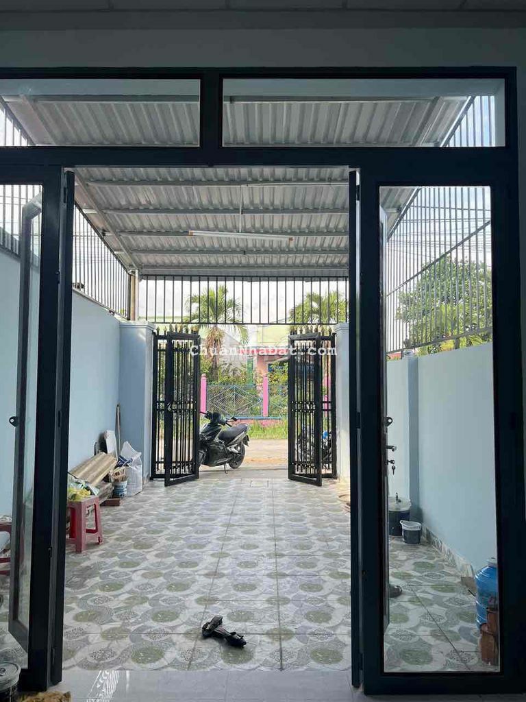 Nhà SHR MT đường nhựa 111,4x18m,ra chợ sáng 2phút