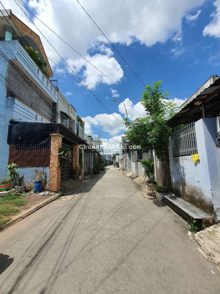 Nhà phố gần chợ Bình An, 1 trệt 1 lầu hoàn công đường ôtô 5m 305 Dĩ An