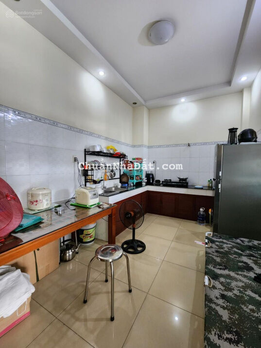 Bán khách sạn 10x20 gồm 28 phòng kế bên Vincom 550 Bán khách sạn 10x20 gồm 28 phòng kế bên Vincom 550