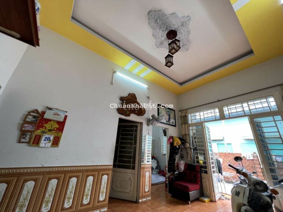 Nhà Cấp 4 Rẻ chợ xóm nghèo gần Ngã tư Đồi Mồi và Vincom550 Dĩ An