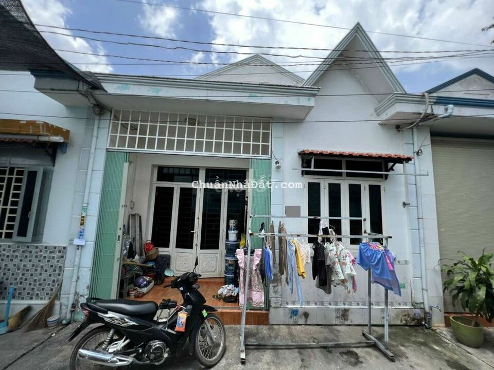 Nhà Cấp 4 Rẻ chợ xóm nghèo gần Ngã tư Đồi Mồi và Vincom550 Dĩ An