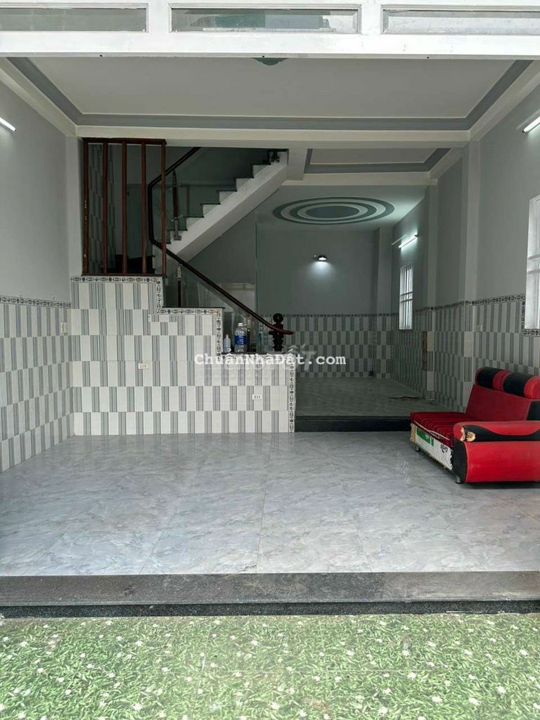 Nhà Lầu Trệt Sát Chợ Dĩ An 500m, Giá 2ty250