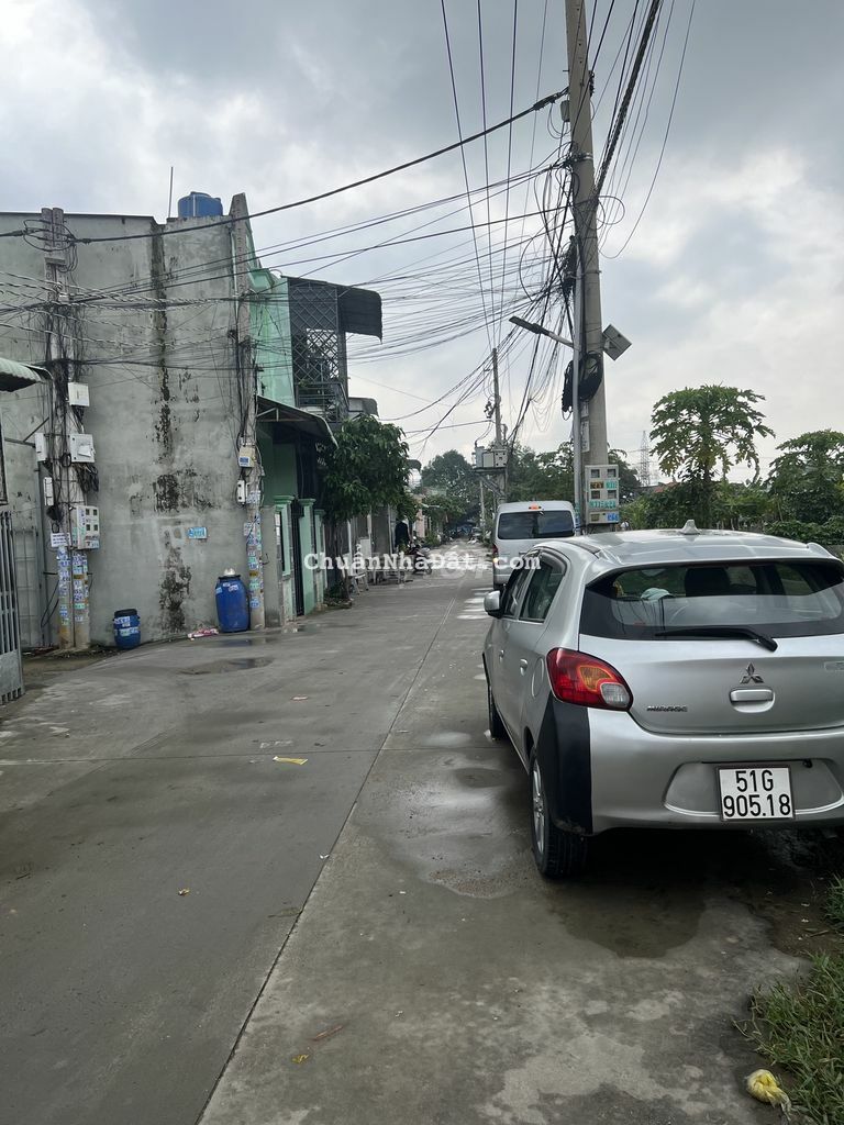 Nhà 1 trệt 1 lầu giá rẻ. Nhà 1 trệt 1 lầu giá rẻ.