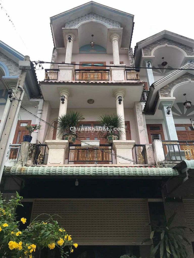TÔI CẦN BÁN GẤP NHÀ 3 LẦU ĐÔNG HÒA ĐƯỜNG 6M VỈA HE