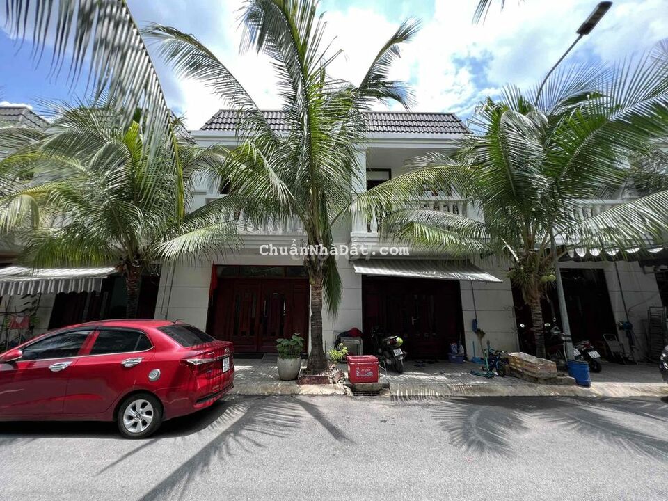 Nhà phố khu Champaca Garden, P. Đông Hòa, Tp. Dĩ An.