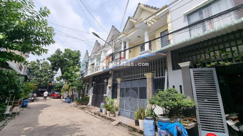 Nhà khu phố Đông Tác Tân Đông Hiệp - Dĩ An giá rẻ Nhà khu phố Đông Tác Tân Đông Hiệp - Dĩ An giá rẻ