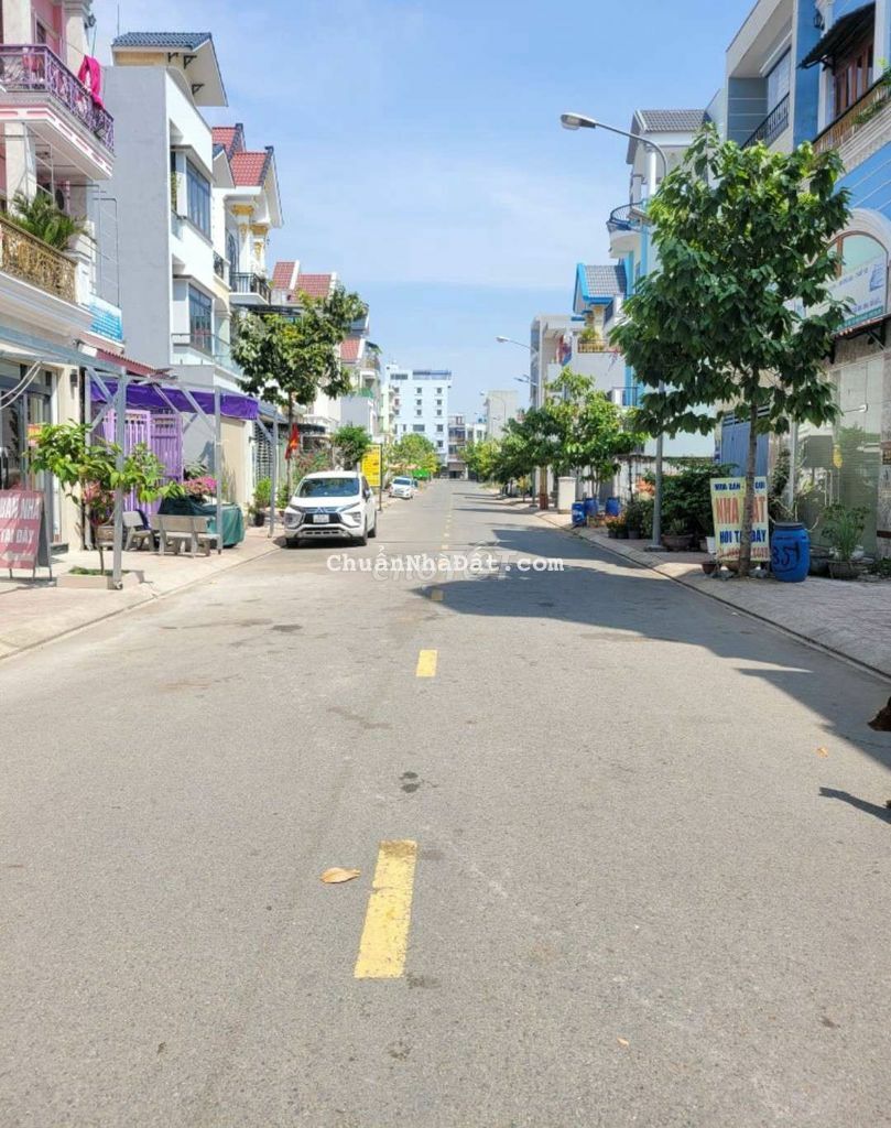 Bán Nhà 1 trệt 2 lầu KDC Phú Hồng Thịnh 9 3ty6 TL Bán Nhà 1 trệt 2 lầu KDC Phú Hồng Thịnh 9 3ty6 TL