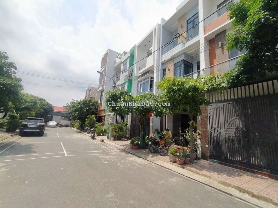 Nhà phố gần chợ Đông Hòa và làng đại học Quốc Gia HCM, 366 Dĩ An Nhà phố gần chợ Đông Hòa và làng đại học Quốc Gia HCM, 366 Dĩ An