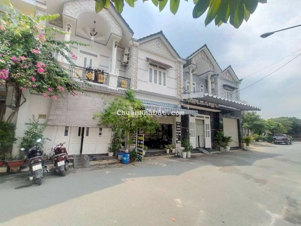 Nhà phố gần chợ Đông Hòa và làng đại học Quốc Gia HCM, 366 Dĩ An Nhà phố gần chợ Đông Hòa và làng đại học Quốc Gia HCM, 366 Dĩ An