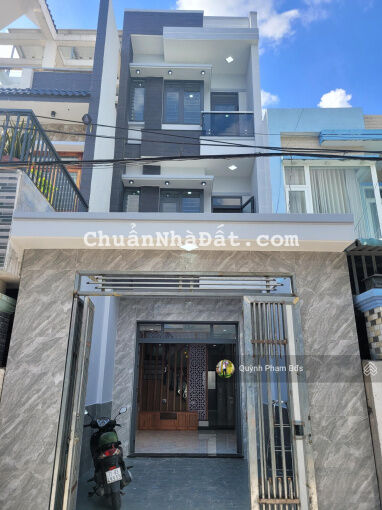 Bán nhà 1 trệt 2 lầu gần đường Trần Hưng Đạo phường Đông Hòa TP Dĩ An, nhà hoàn công LH: 0939555695