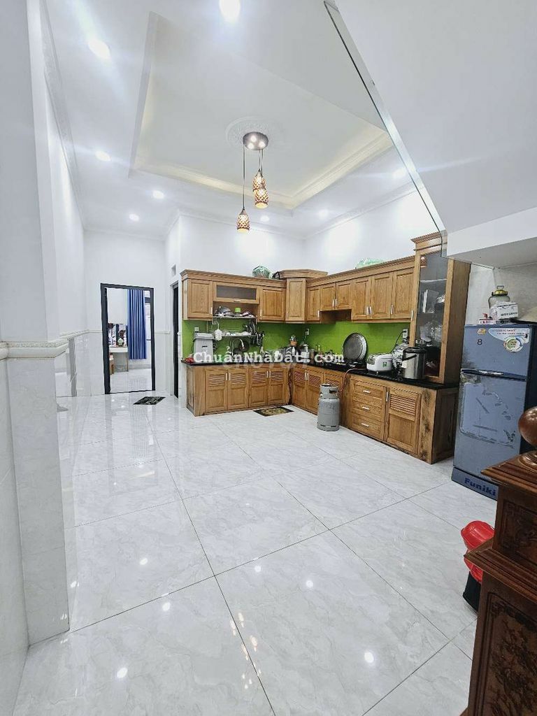 TÔI CẦN BÁB NHÀ 3 LẦU GẤP ĐÔNG HÒA ĐƯƠNG NHỰA 8M