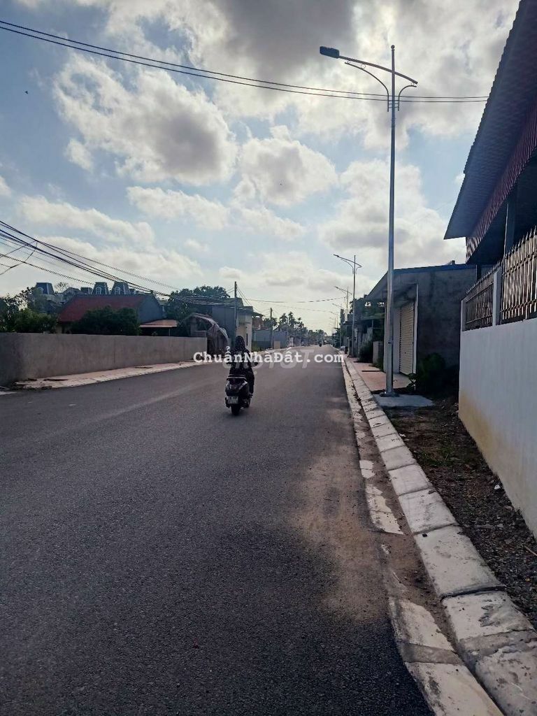 3tầngx55m2 xây được hơn năm,đường 6m cách đường ĐÀO YÊU-QUỐC TUẤN 20M 3tầngx55m2 xây được hơn năm,đường 6m cách đường ĐÀO YÊU-QUỐC TUẤN 20M