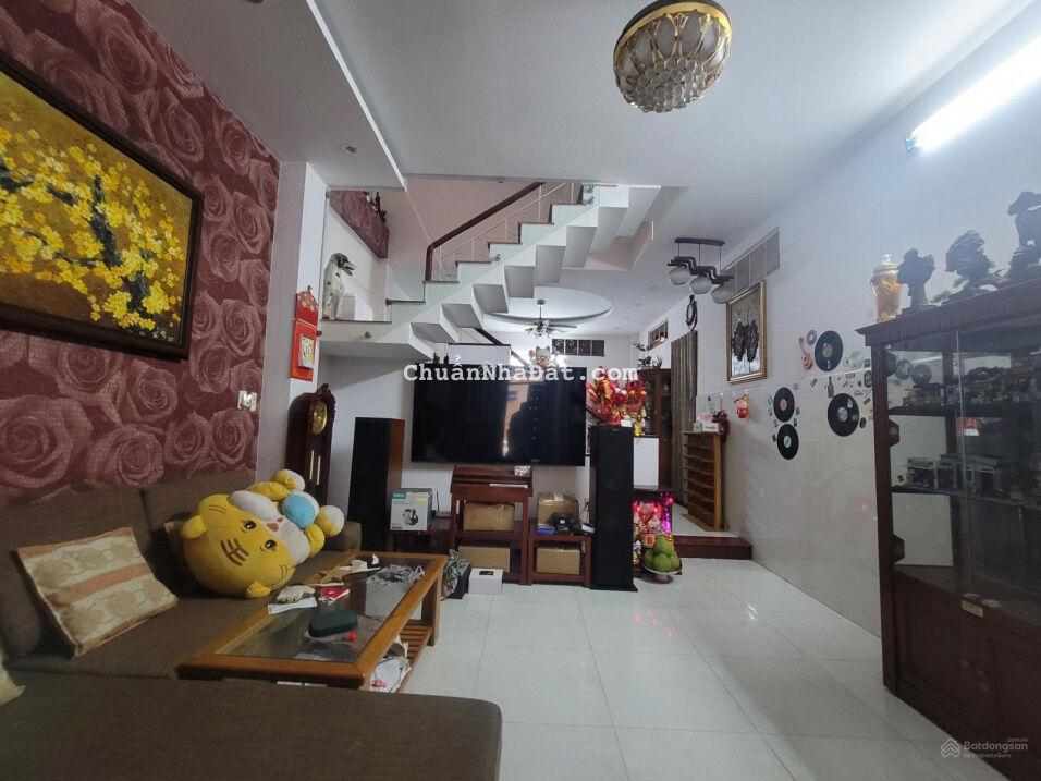 Xe hơi vào nhà 100m2 - 3 tầng Nguyễn Thái Sơn, P5, GV full nội thất option