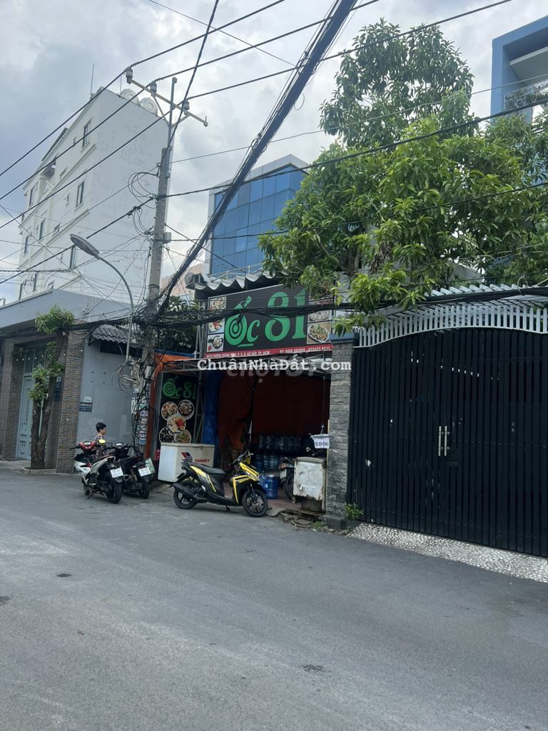 Mặt tiền Dương Quảng Hàm, 5x27m, ngay cổng ĐH Văn Lang, giá 13.5 tỷ